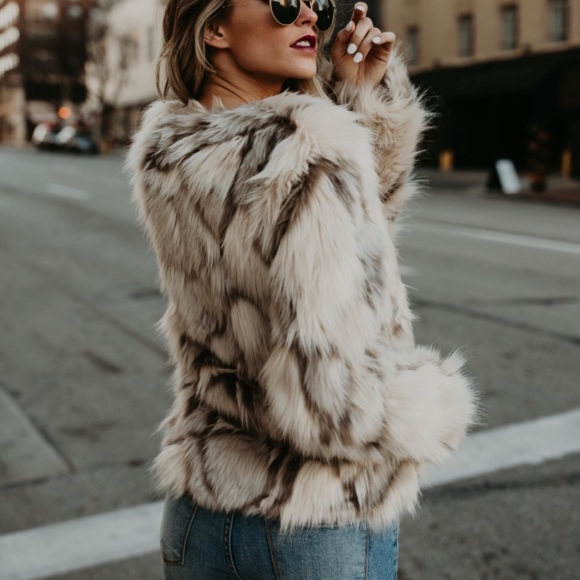 HP 🎉 Faux Fur Pocketed Coat - Picture 3 of 8